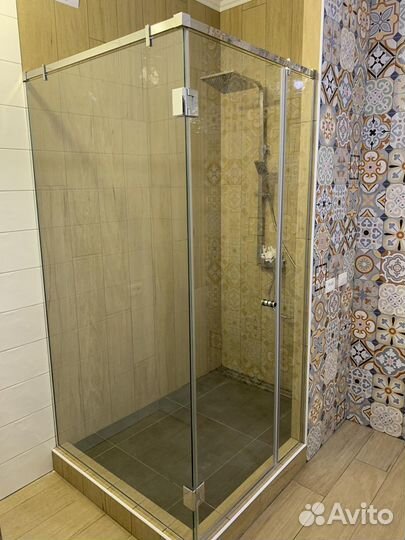 Душевые ограждения / Двери из стекла
