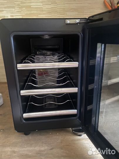 Винный холодильник на 6 бутылок новый