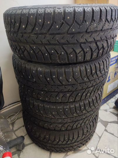 Bridgestone Ice Cruiser 7000S 235/55 R17 99T