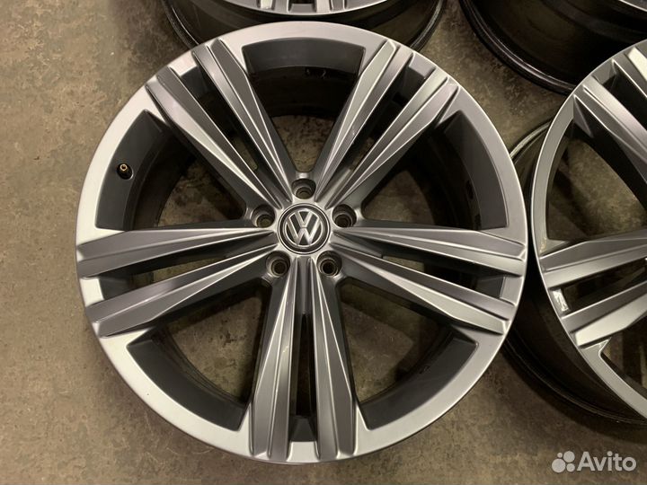 Комплект дисков оригинал Volkswagen sebring R20