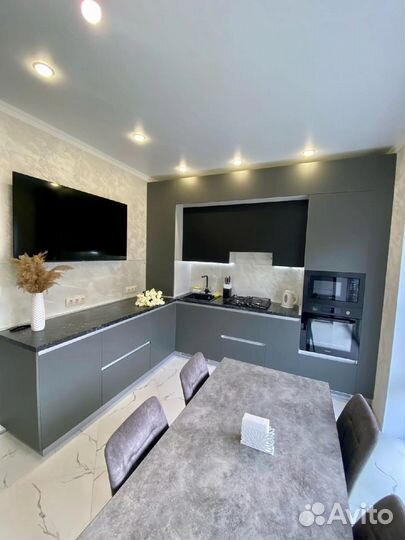 Угловая кухня на заказ. Фабрика