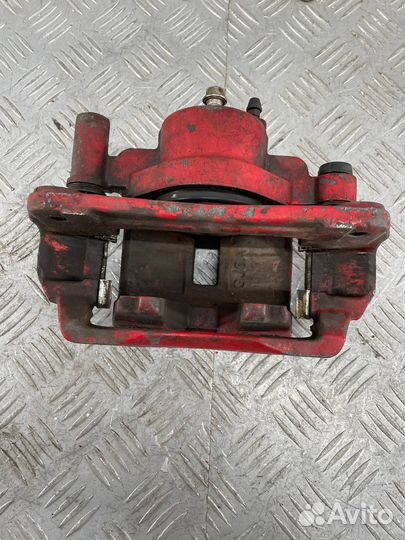 Суппорт передний правый Мазда Атенза GG