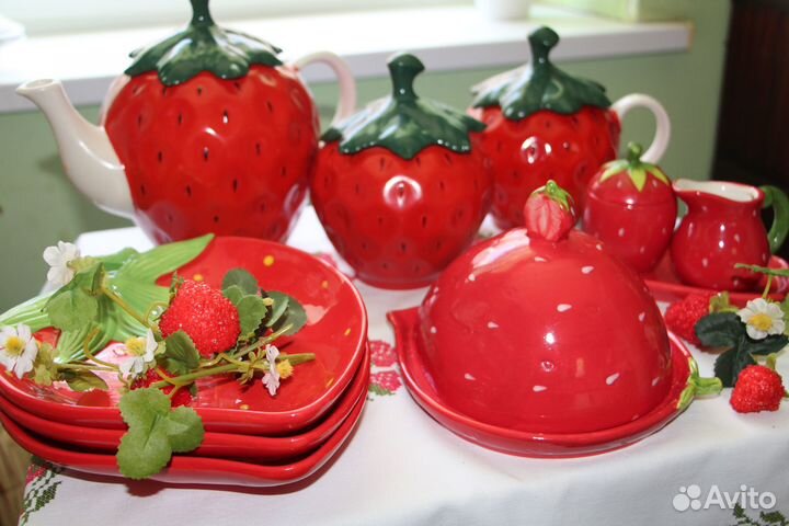Посуда чайник Клубника керамика