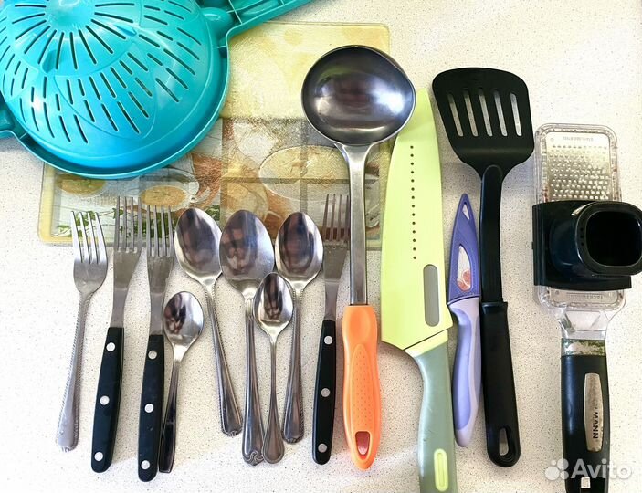Набор столовых приборов дуршлаг доска терка