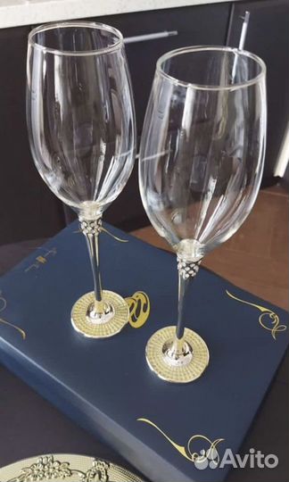 Фужеры, блюдо, приборы для торта