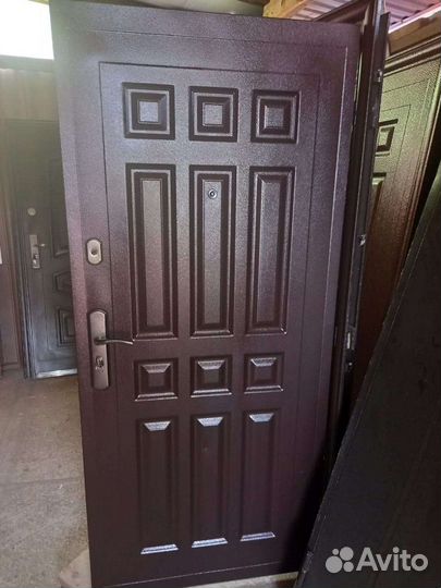 Дверь входная железная