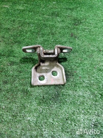 Петля двери Renault Logan