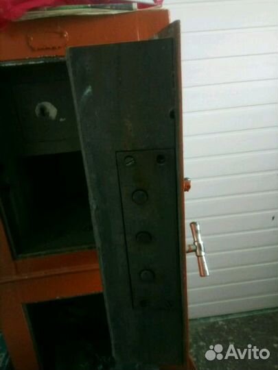 Сейфы разных размеров, Сейф огнеупорный