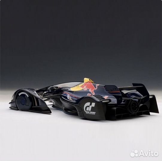 Коллекционная модель Red Bull X2010 1:18