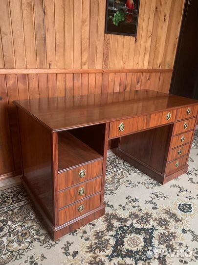 Стол кабинетный