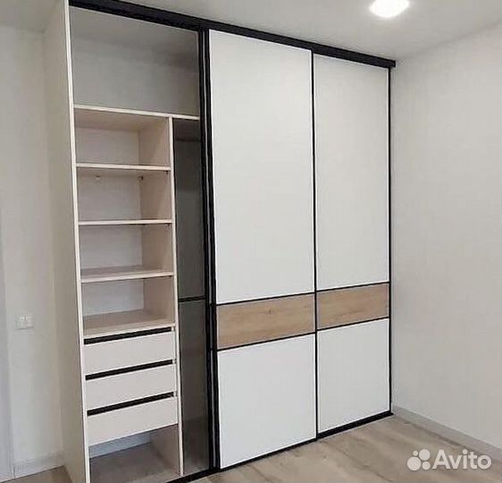 Дверный шкаф