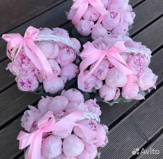 Букет свежих пионов