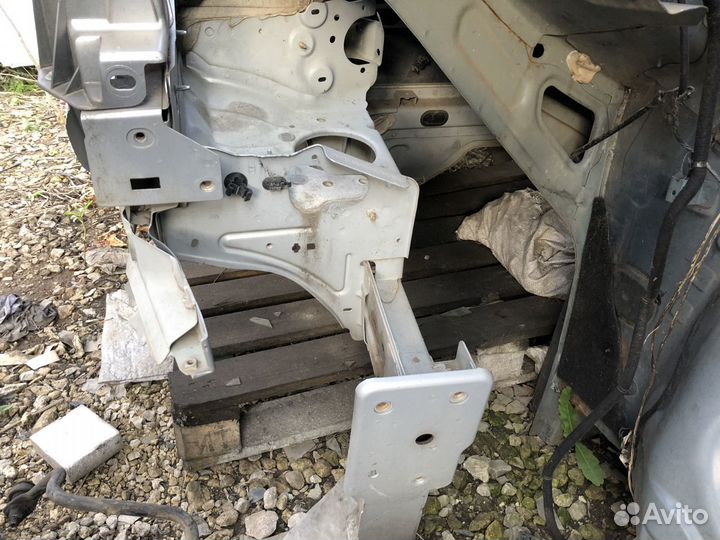 Передняя правая четверть Рено Кангу 2014