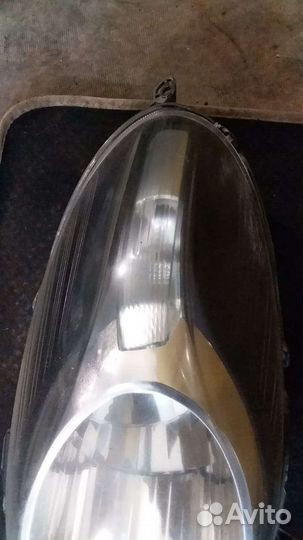 Фара передняя правая на Nissan Mikra k12