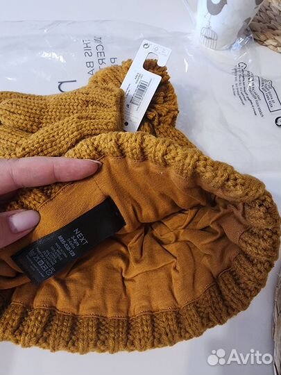 Шапка и варежки Next новый