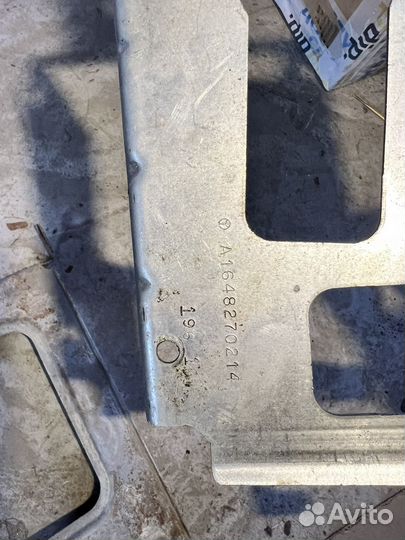 Кронштейн услилителя звука W164 Mercedes