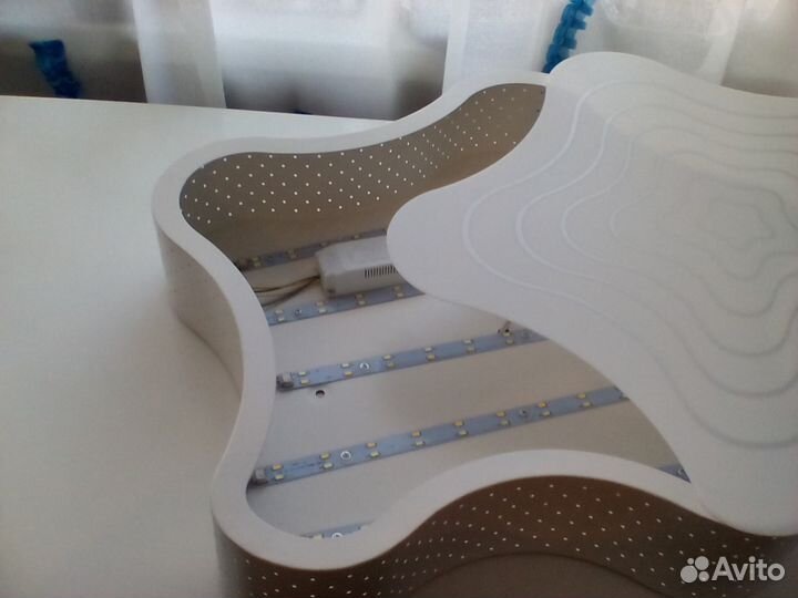 Продам люстру