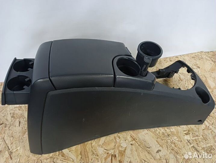 Консоль между сидений Ssangyong Kyron 1 D20DT 2007