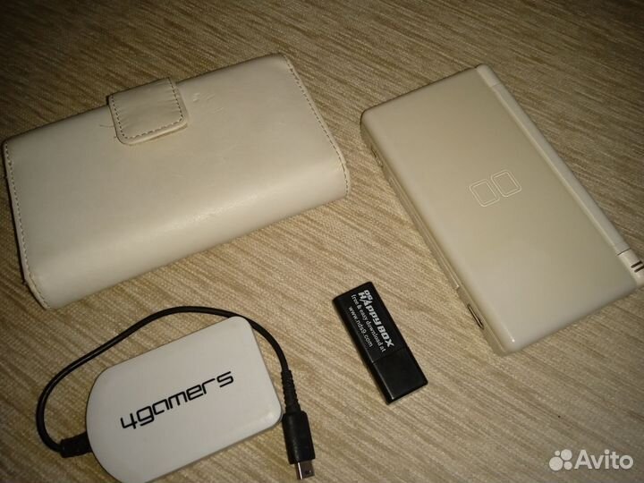 Nintendo DS lite+R4+8gb 500 игр