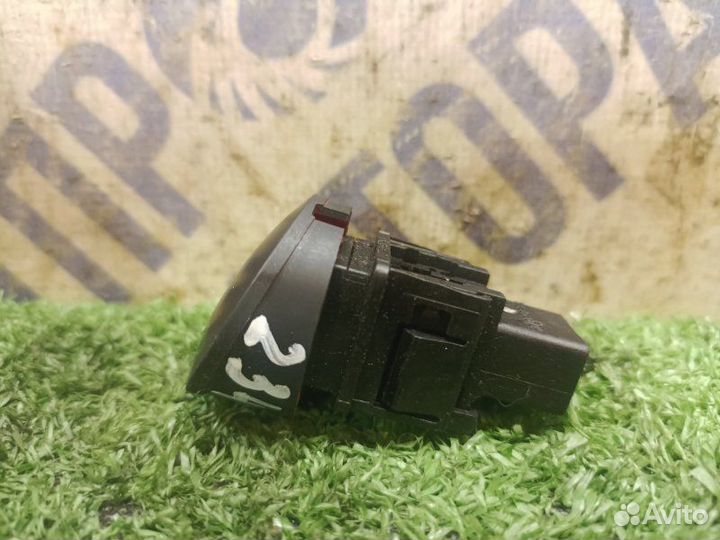 Кнопка аварийной сигнализации Nissan Almera