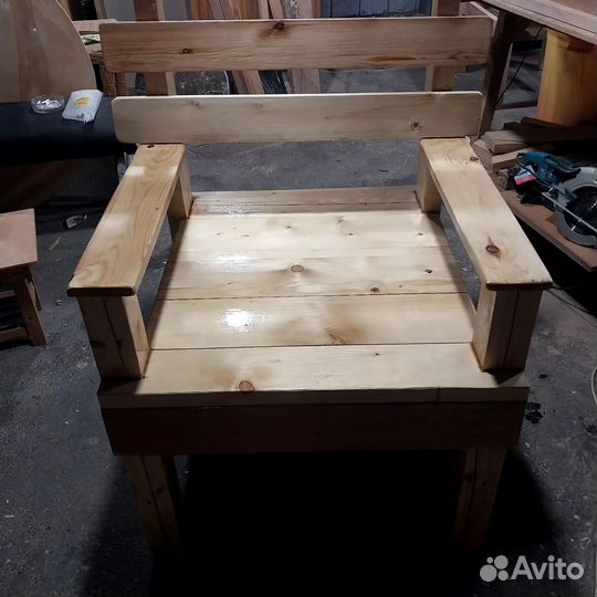 Стул из дерева