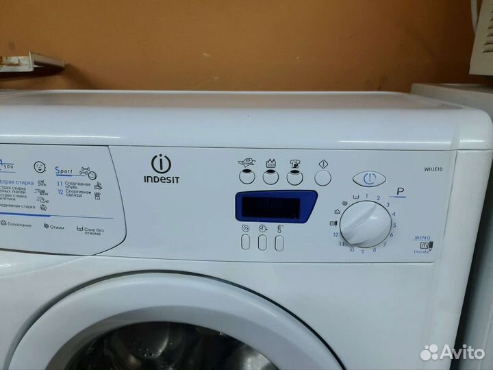 Узкая стиральная машина Indesit 33см 4кг 1000об