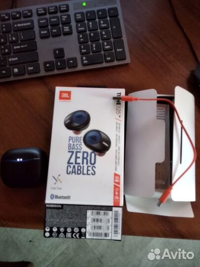 Беспроводные наушники JBL