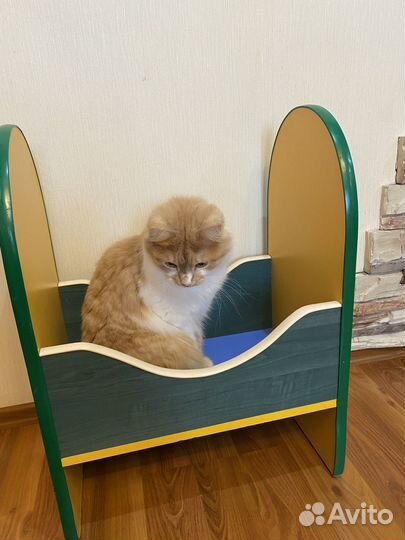 Игрушечная детская кроватка