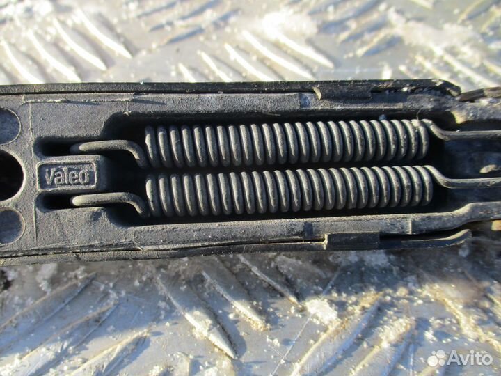 Поводок стеклоочистителя передний левый BMW 5 E39