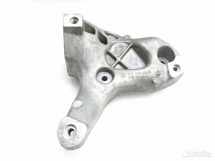 Кронштейн компрессора кондиционера Volkswagen