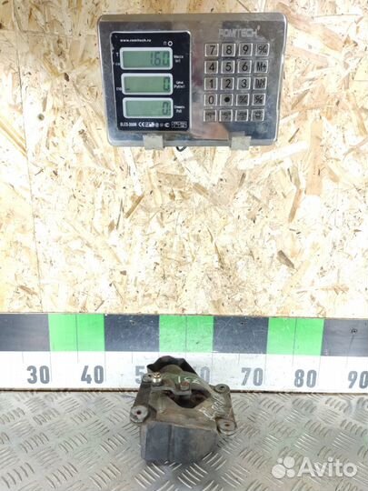 Моторчик стеклоочистителя передний Mitsubishi Cari