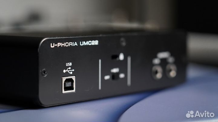 Аудиоинтерфейс Вehringer U-рнoria uмс22