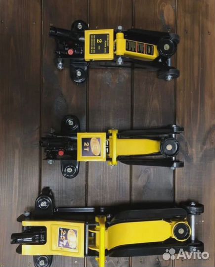 Домкрат подкатной от 2 тонн