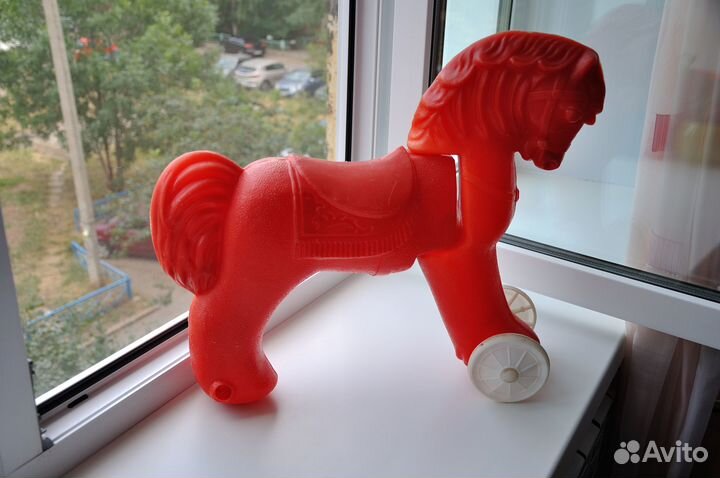 Машинки, конь, пистолет