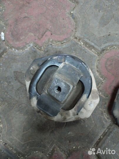 Подушка двигателя правая Bmw 7 Series E65 4.4L