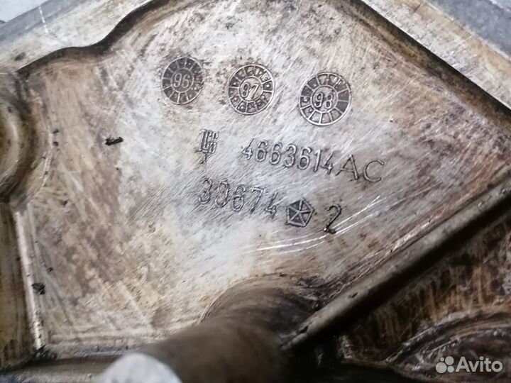 Лобовина) крышка двигателя Chrysler Concorde 1999