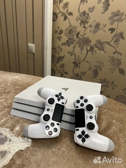 Sony playstation 4 pro 2 джойстика и с акканутом