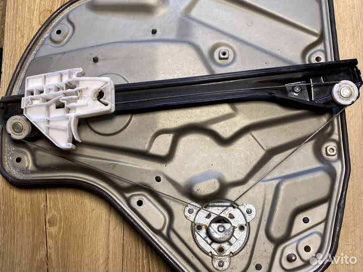 Skoda octavia a5 задний правый стеклоподъёмник