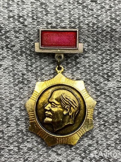 Значок времен СССР - Вождь. Ульянов. Правитель