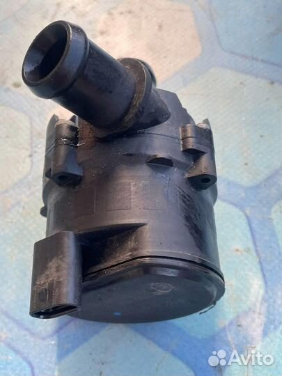 Насос водяной дополнительный 5G0965567A