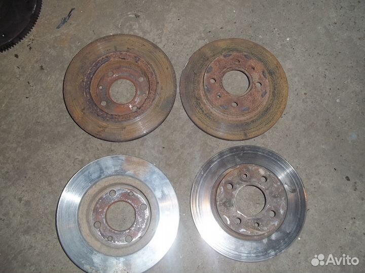 Тормозной диск на Ваз R13 R14