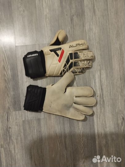 Вратарские перчатки alphakeepers