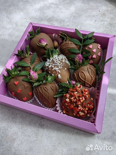 Клубника в шоколаде, сладкие букеты