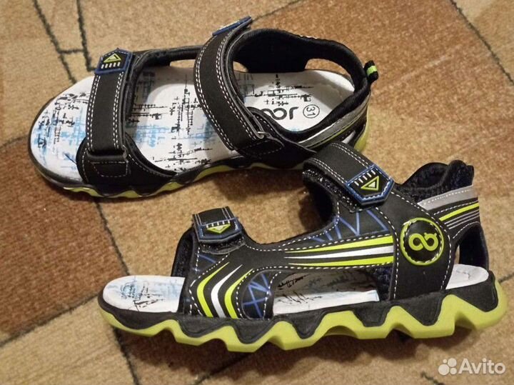 Сандалии новые 31 мальчику