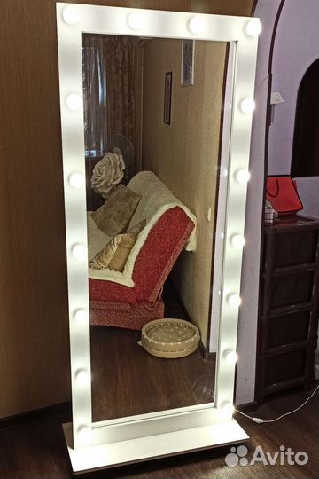 Гримерное зеркало с подсветкой