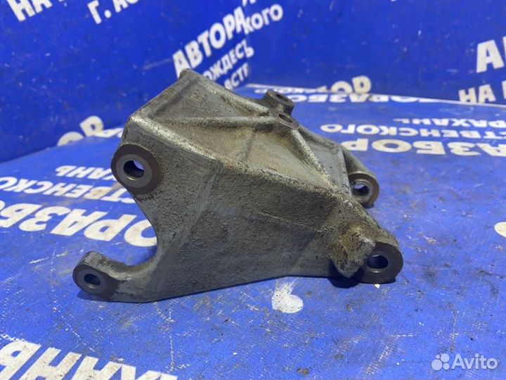 Кронштейн гидроусилителя руля Mitsubishi Grandis