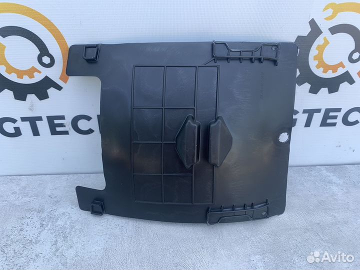 Сервисная крышка подкрылка Mercedes A1668841000