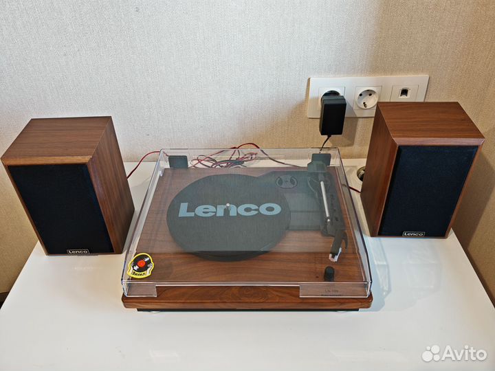 Проигрыватель пластинок Lenco LS-100WD Brown