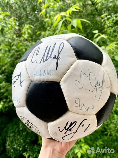 Мяч с автографами Спартака