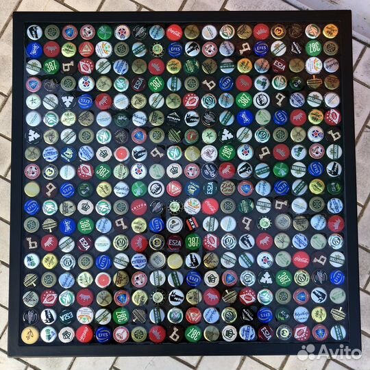 Журнальный столик из пивных крышек с эпоксидкой